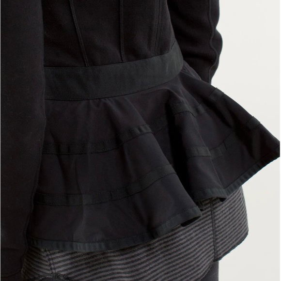 RARE LULULEMON SE Hiver 2013 Ruffled Up Scuba Hoodie - Picture 2 of 6